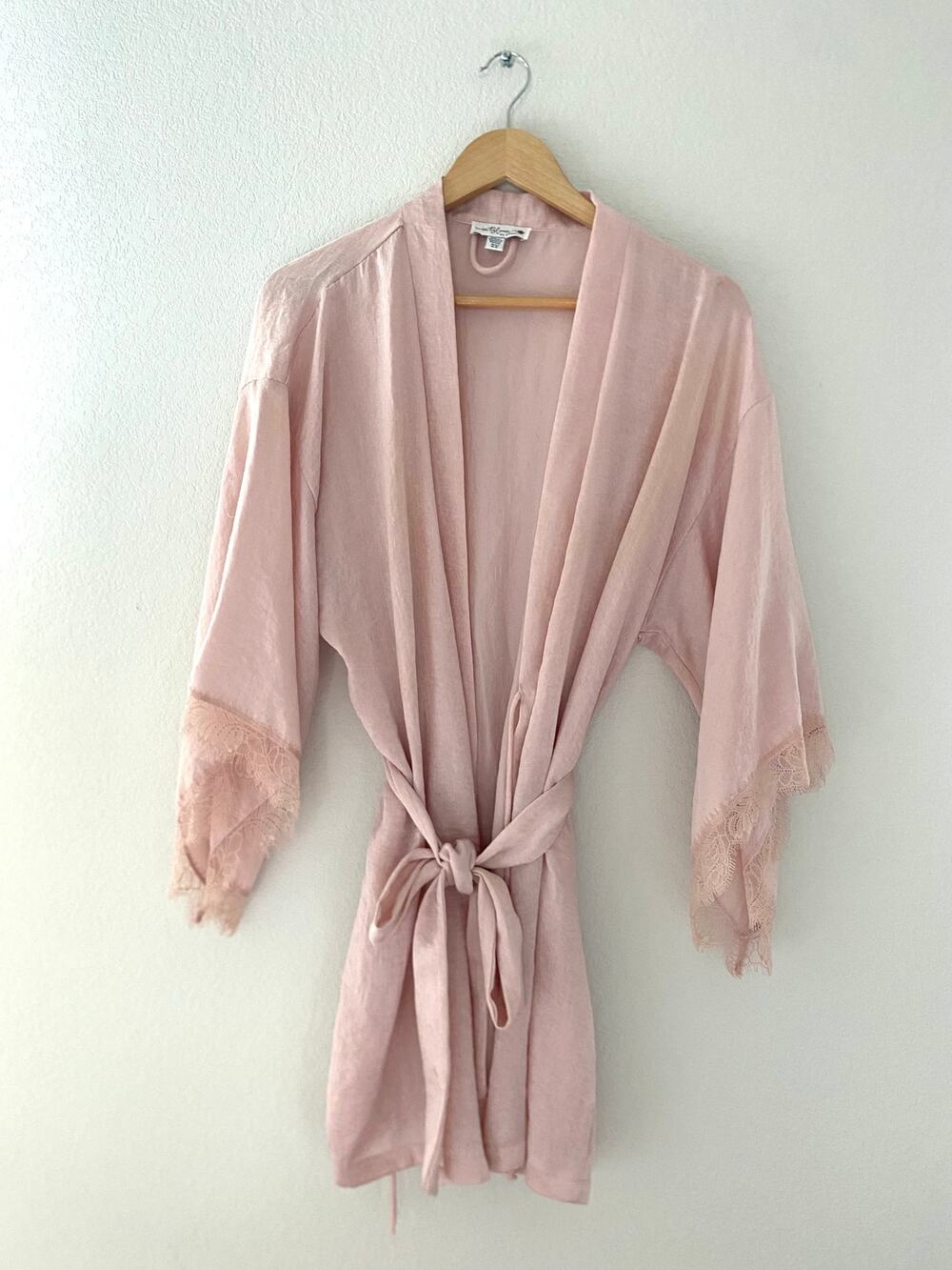 Size M/L In Bloom by Jonquil Robe Pink Thin Lace Trim Short Length Kimono Robe